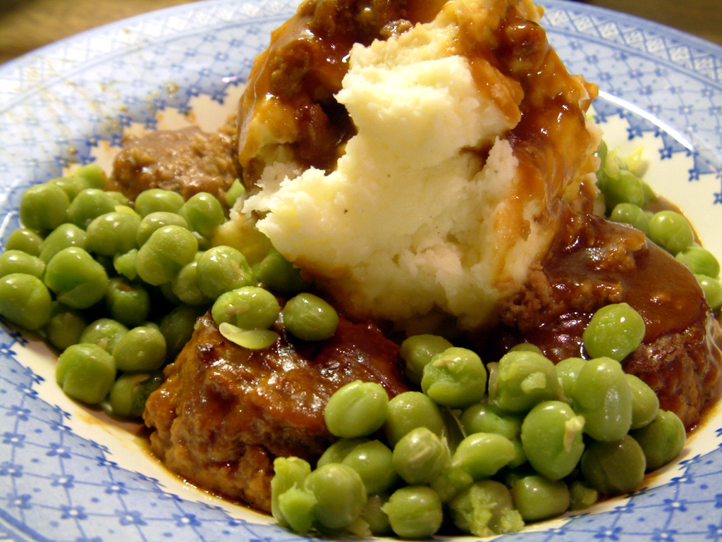 Faggots in onion gravy with mashed potato and peas