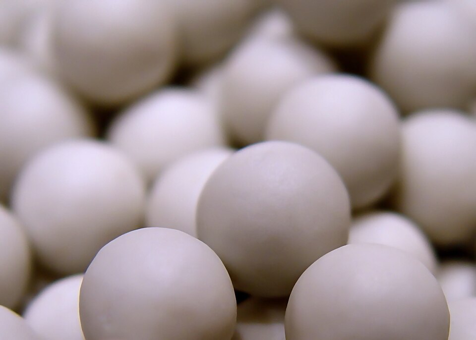 A heap of white ceramic baking beans
